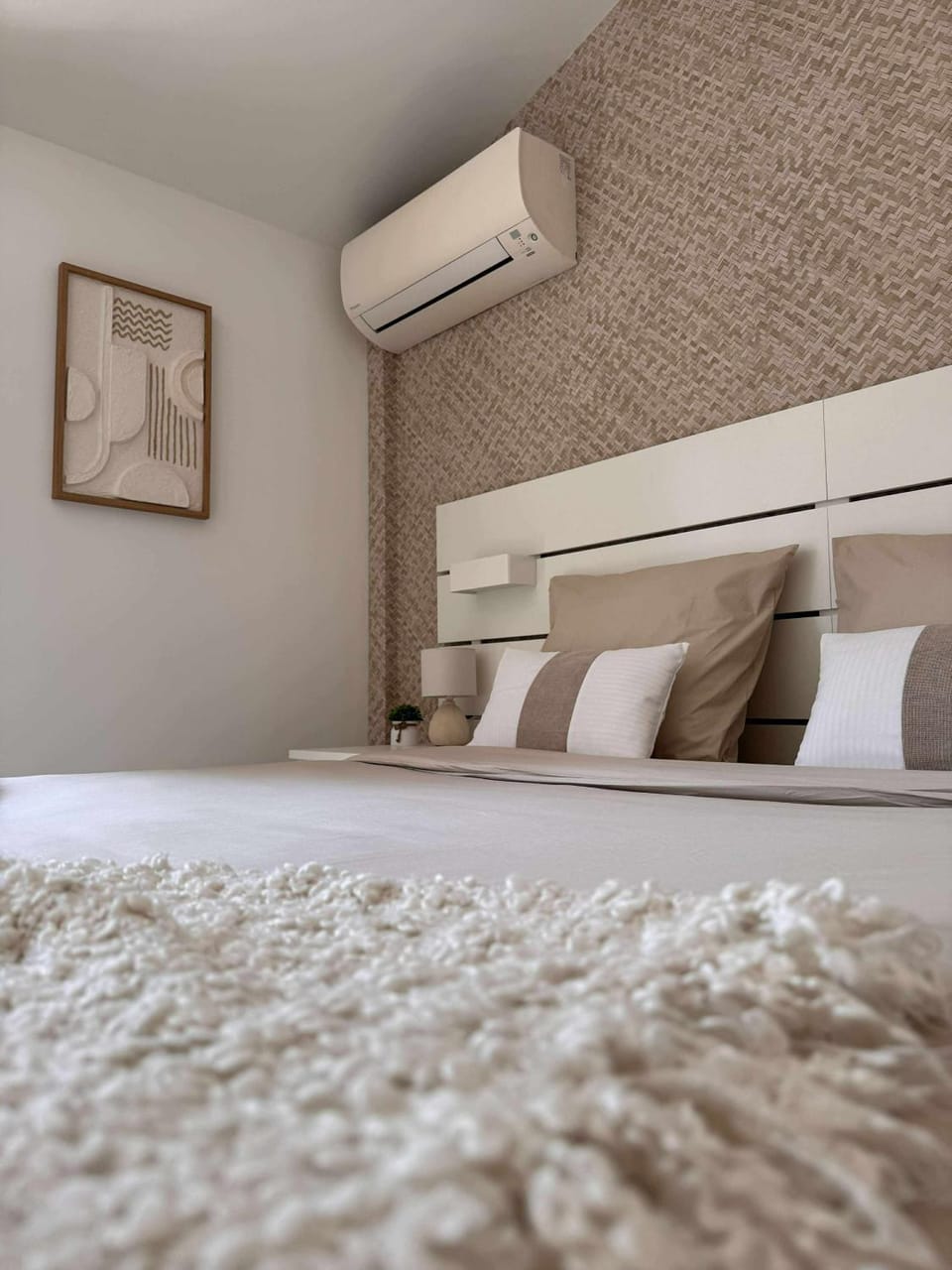 Bed, Bedroom, air conditioner