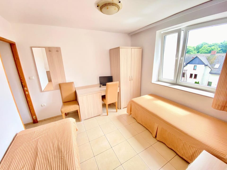 Bed, Living room, Photo of the whole room, Seating area, Bedroom