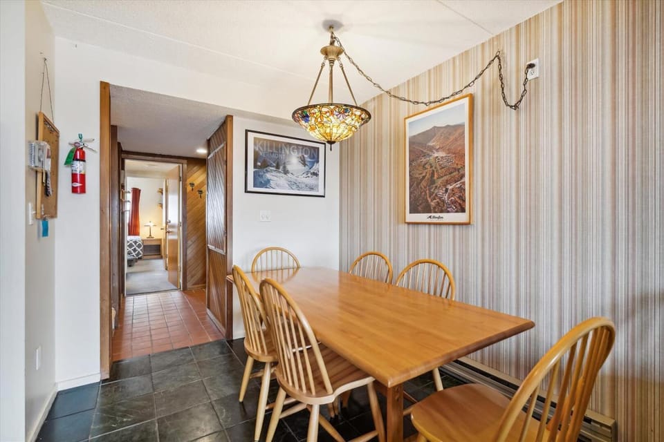 Pinnacle F20 House in Mendon