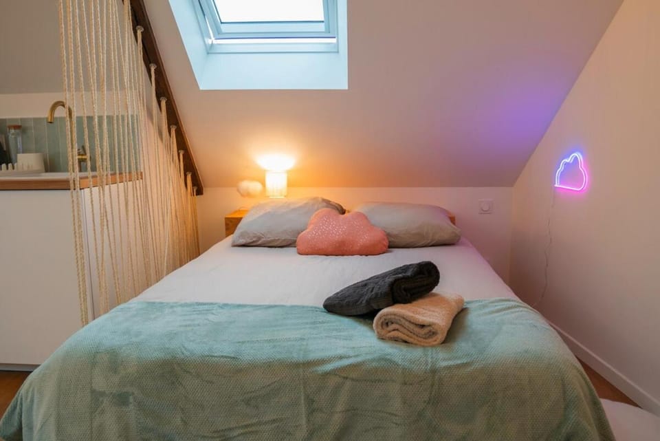 Bed, Bedroom