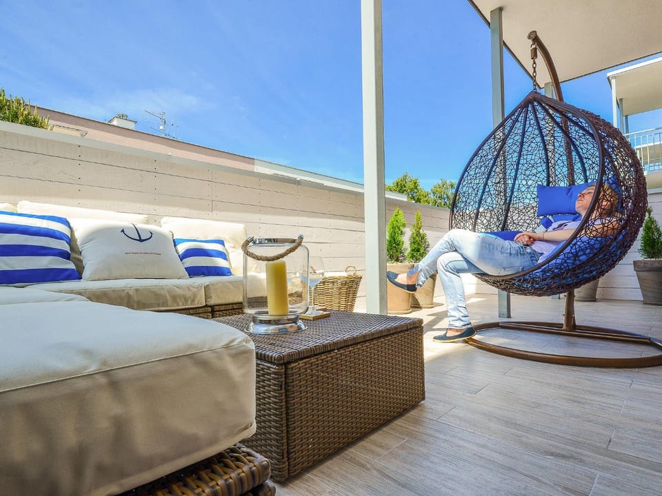 Staff, People, Activities, Balcony/Terrace, Balcony/Terrace, Decorative detail