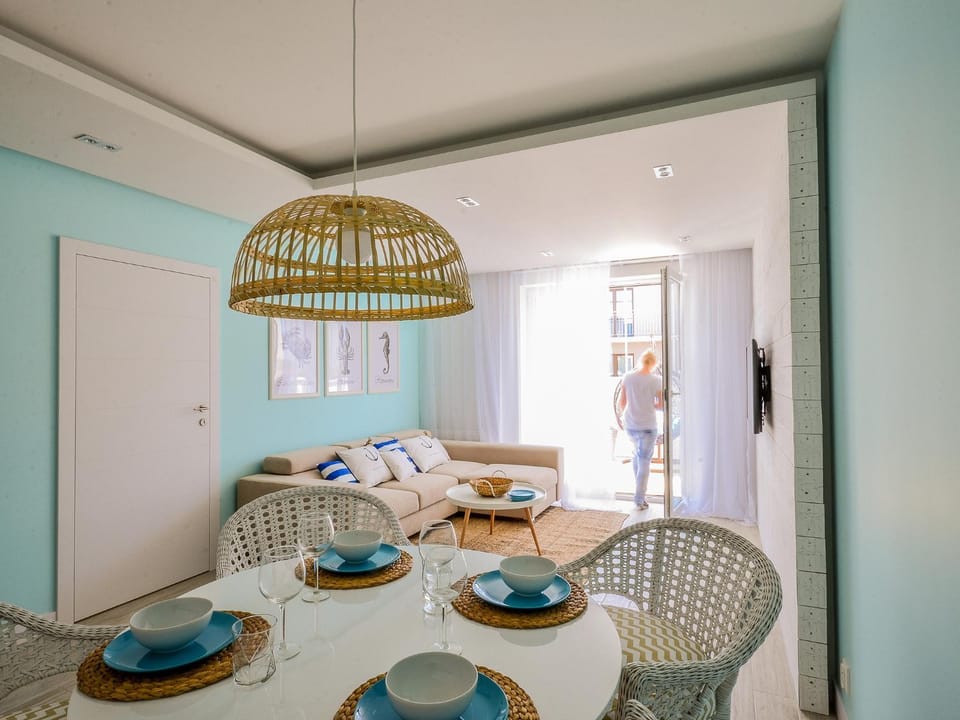 People, Living room, Photo of the whole room, Dining area