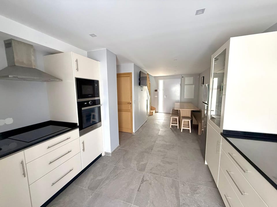 Dining area, oven, kitchen