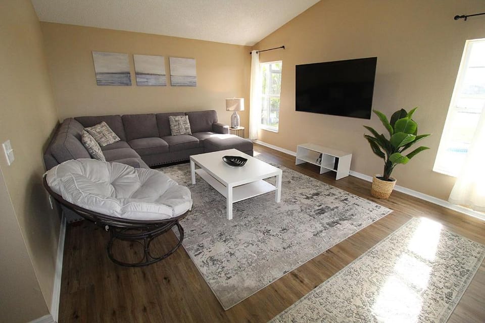 Communal lounge/ TV room, TV and multimedia, Living room
