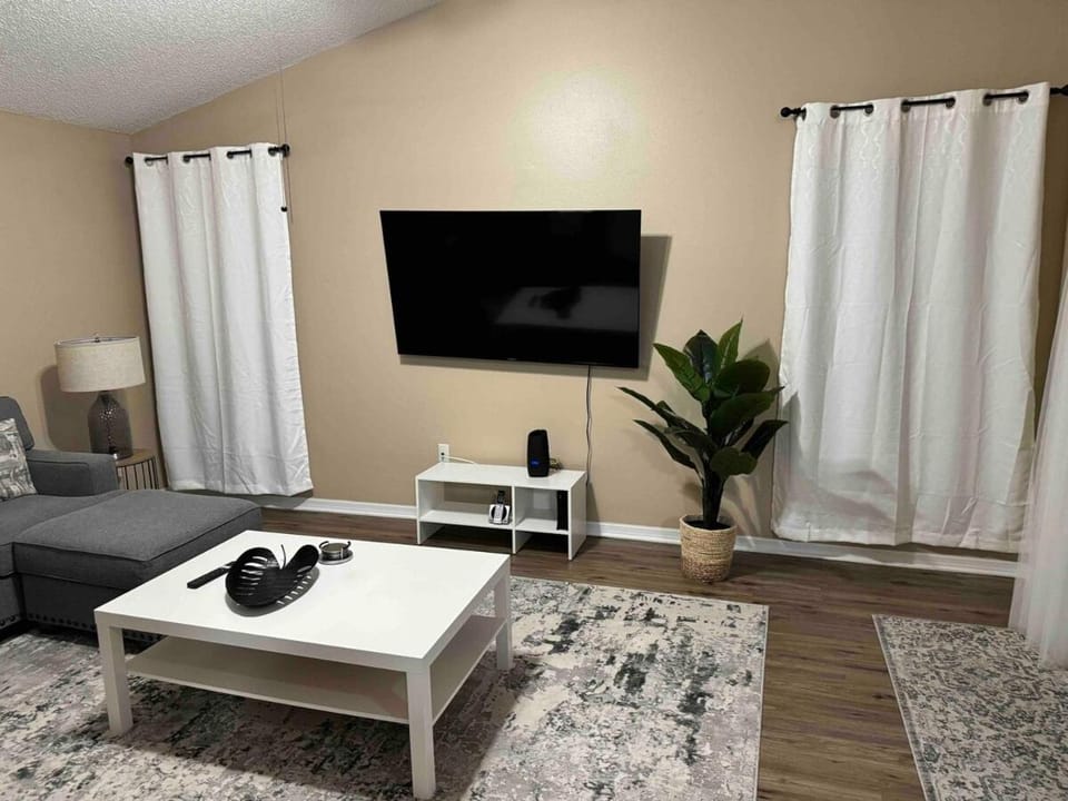 Communal lounge/ TV room, TV and multimedia