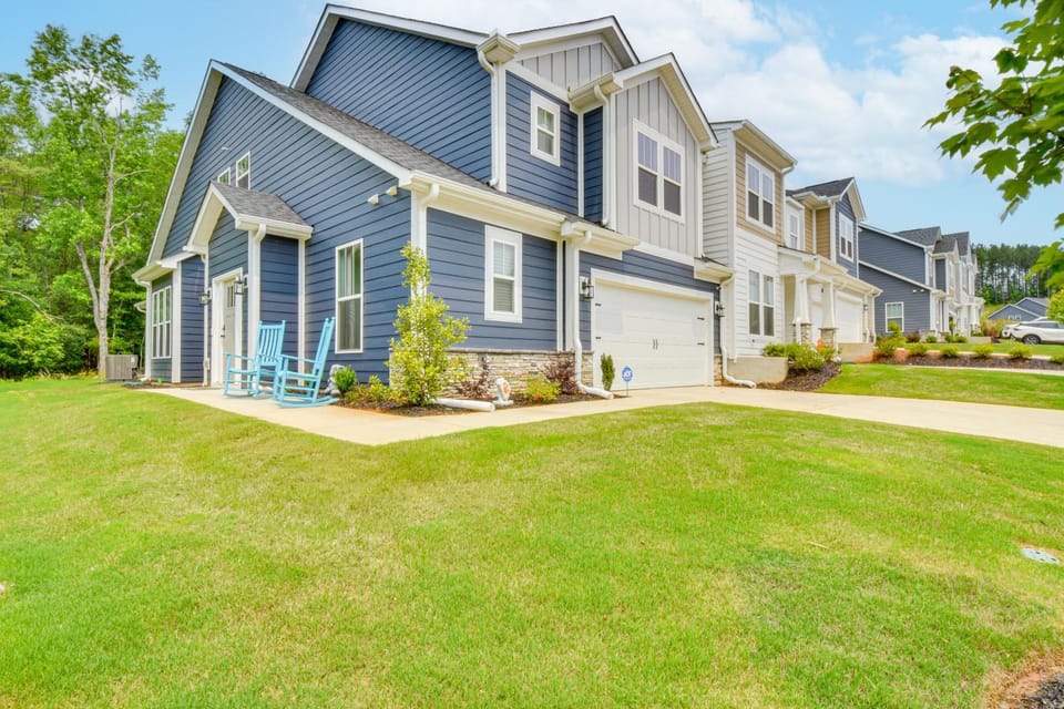 5 Mi to Memorial Stadium & Beach: Modern Townhome House in Pickens County