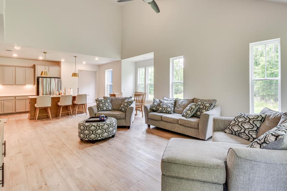 5 Mi to Memorial Stadium & Beach: Modern Townhome House in Pickens County