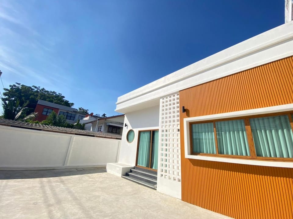 นวมินทร์ 76 พูลวิลล่า - Nawamin 76 Poolwilla Bed and Breakfast in Bangkok