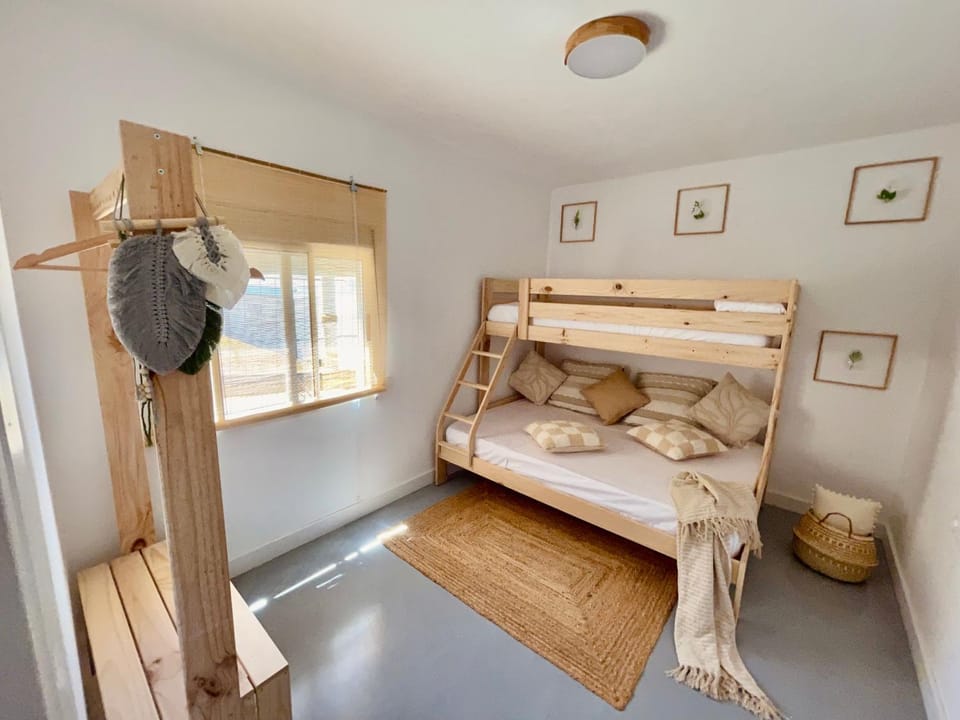 Bed, Photo of the whole room, Bedroom, bunk bed, towels