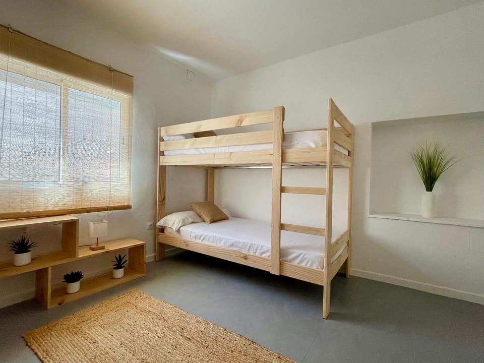 Bed, Photo of the whole room, Bedroom, bunk bed, towels