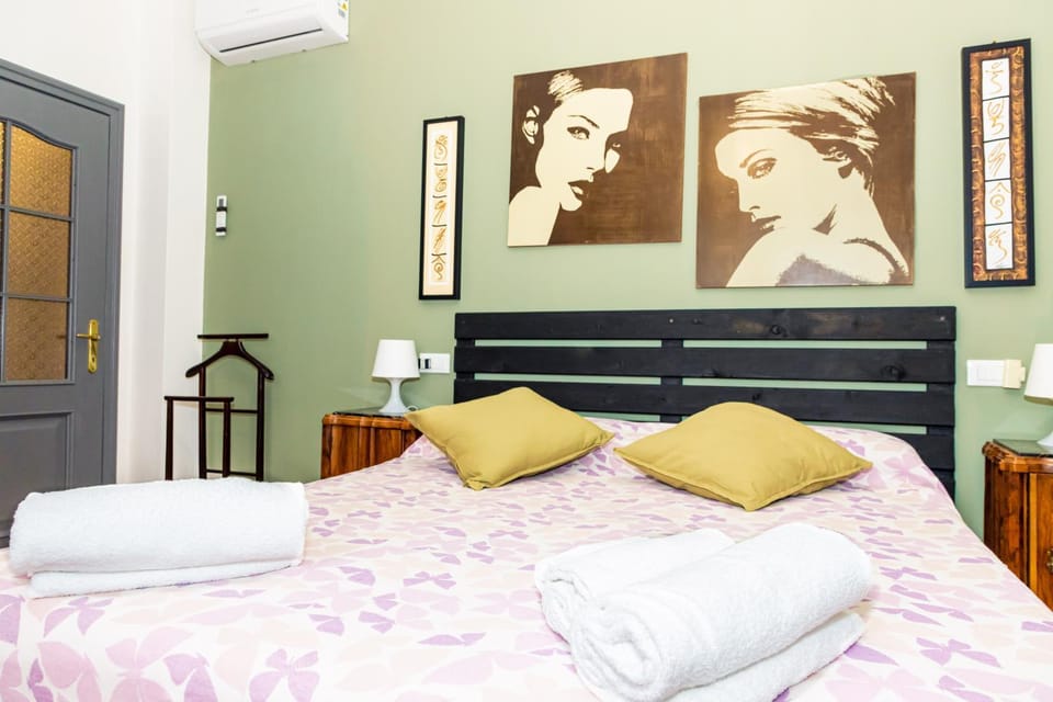 Bed, Photo of the whole room, towels, wardrobe, air conditioner