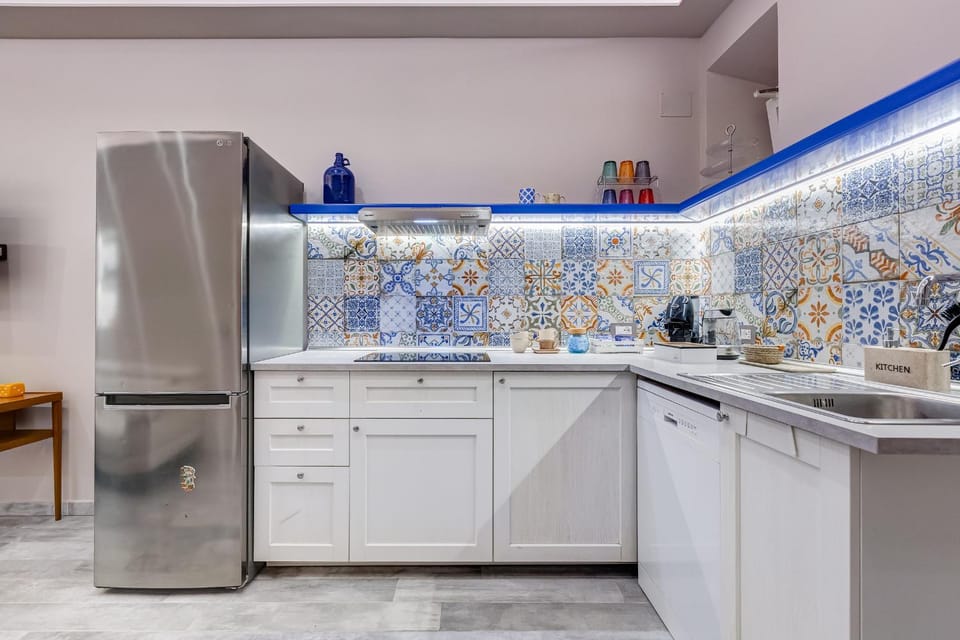 Kitchen or kitchenette, dishwasher, stove