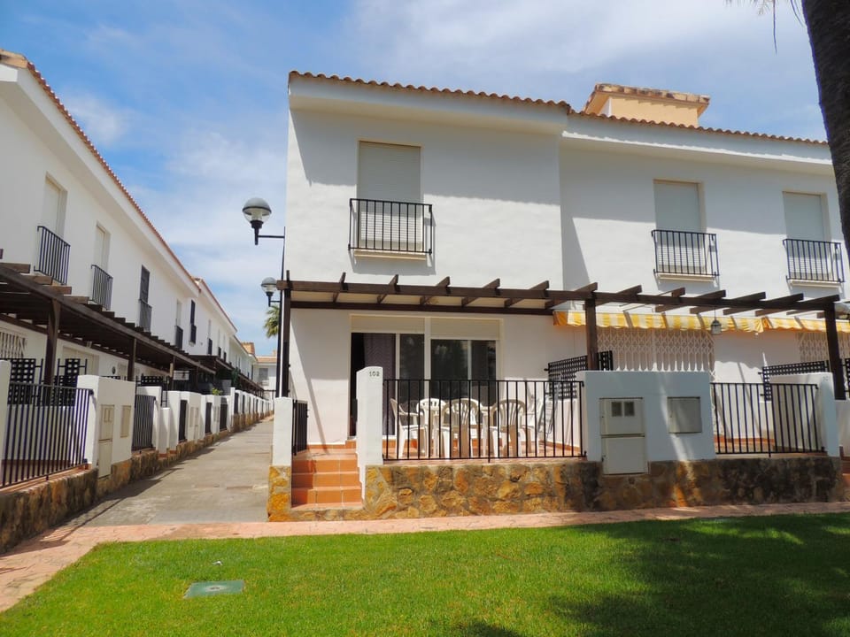 Property building, Facade/entrance, Off site