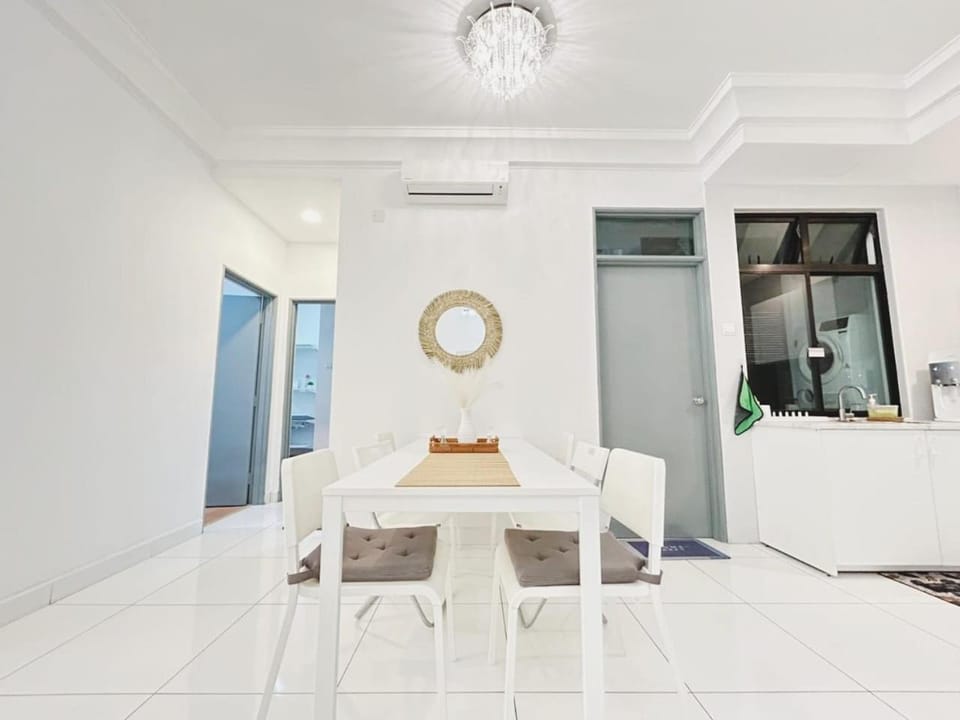 Kitchen or kitchenette, Seating area, Dining area, air conditioner