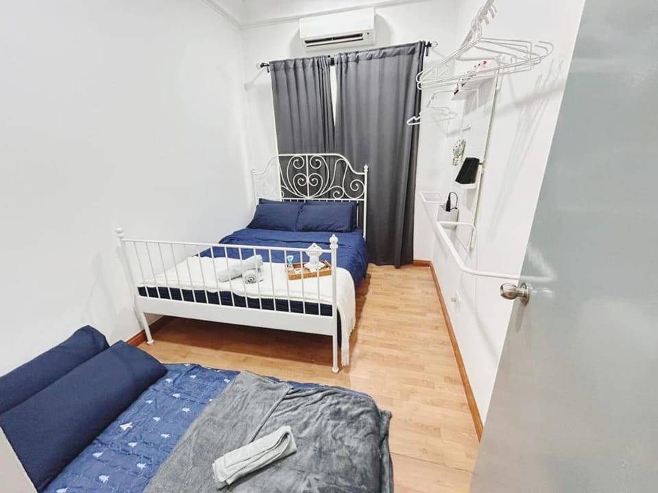 Bed, Photo of the whole room, Bedroom, towels, air conditioner