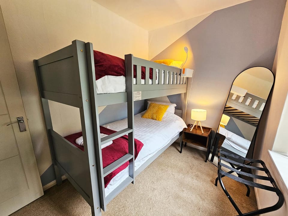 Bed, Photo of the whole room, Bedroom, bunk bed