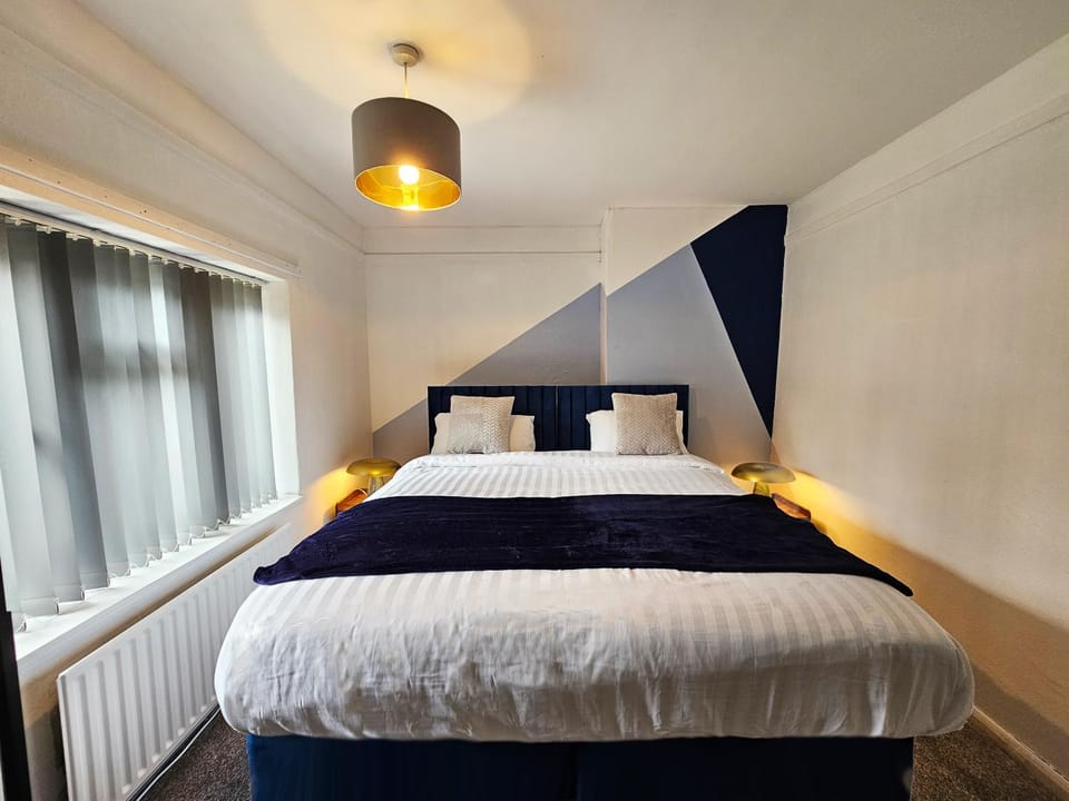 Bed, Photo of the whole room, Bedroom