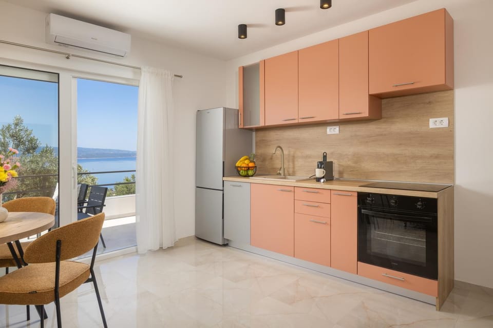 Kitchen or kitchenette, Dining area, Sea view, stove