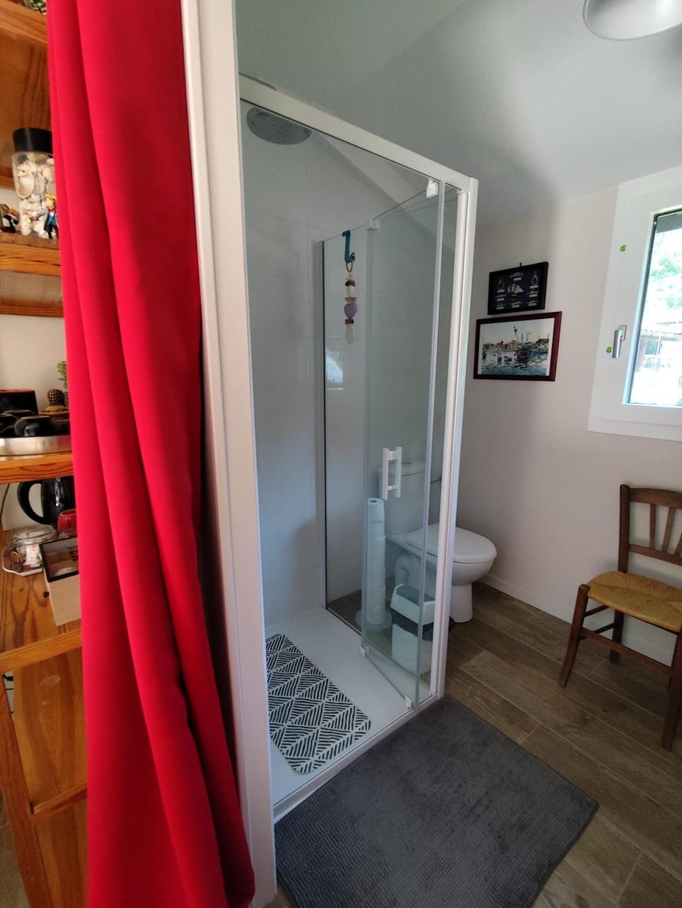 Bathroom, Internal: Not applicable to any particular room