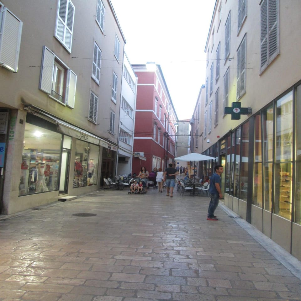 Property building, Facade/entrance