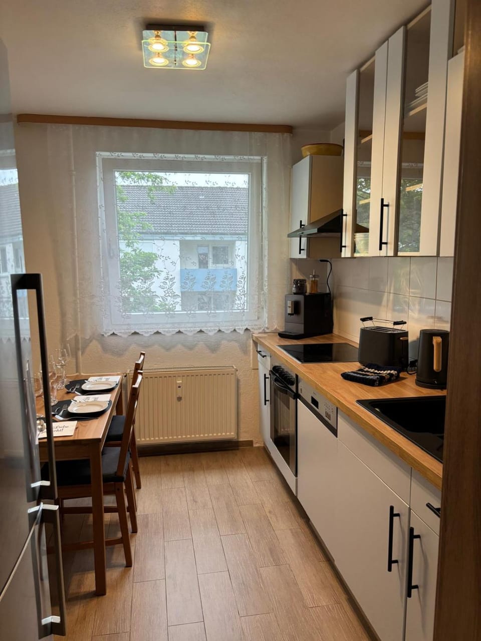Coffee/tea facilities, Kitchen or kitchenette, Dining area, dishwasher, oven, stove, toaster