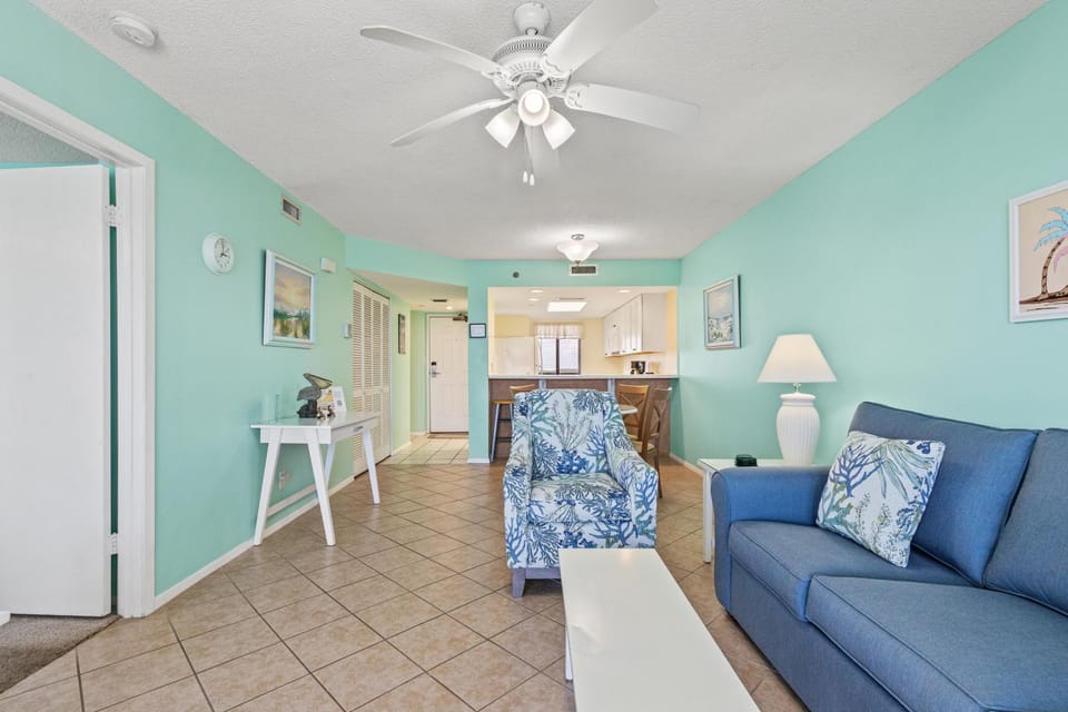 Commodore 1009 House in Lower Grand Lagoon