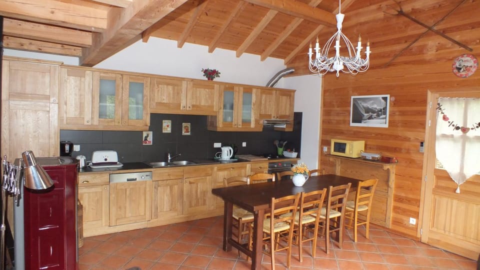 Property building, Kitchen or kitchenette, Living room