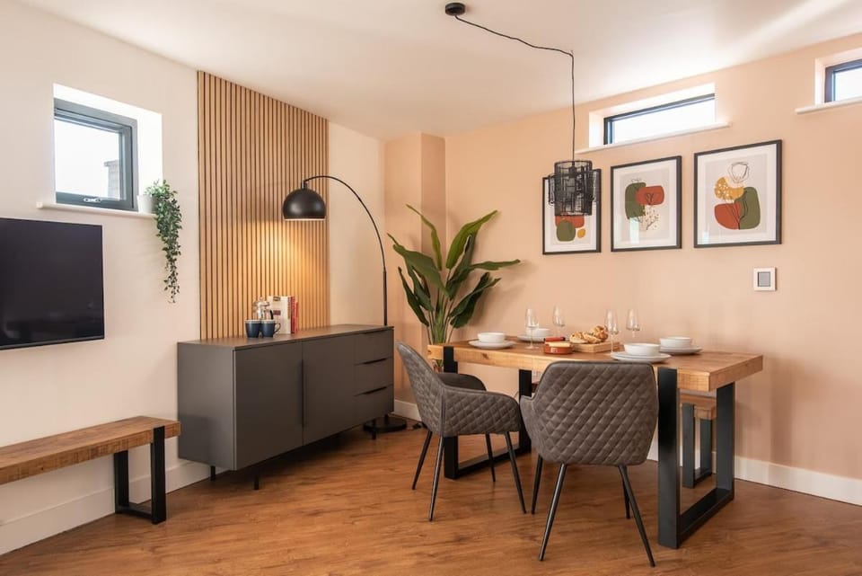 Boat House - Luxe Apt with River View - Next to Harbour & Cafes Apartment in Bristol