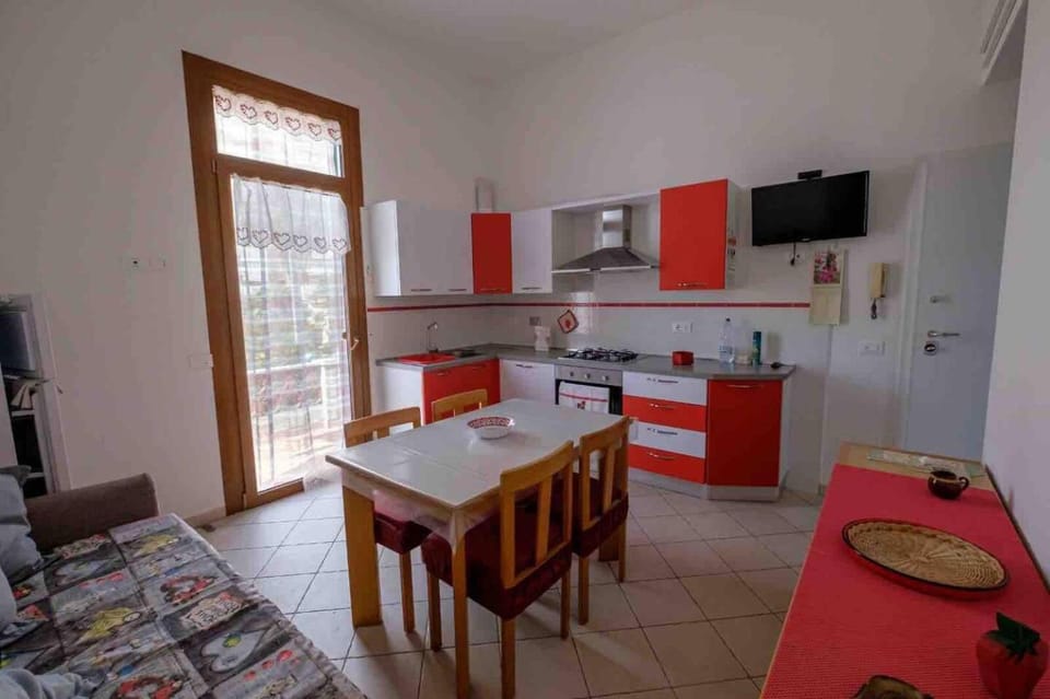 TV and multimedia, Kitchen or kitchenette, Living room, Seating area, Dining area, dishwasher, oven