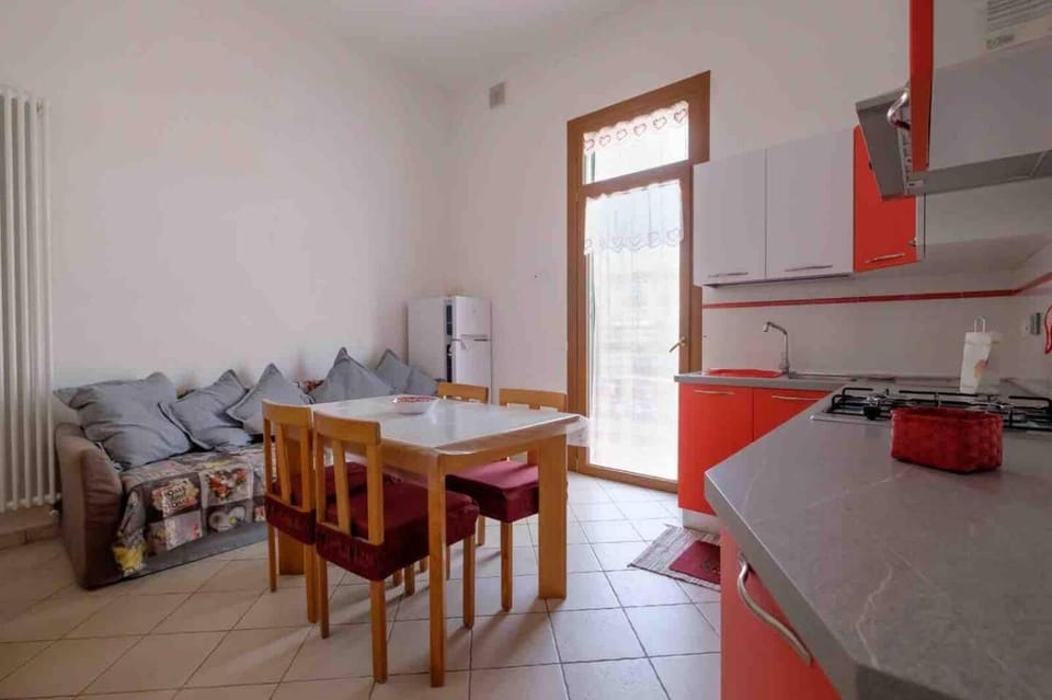 Living room, Seating area, Dining area, stove