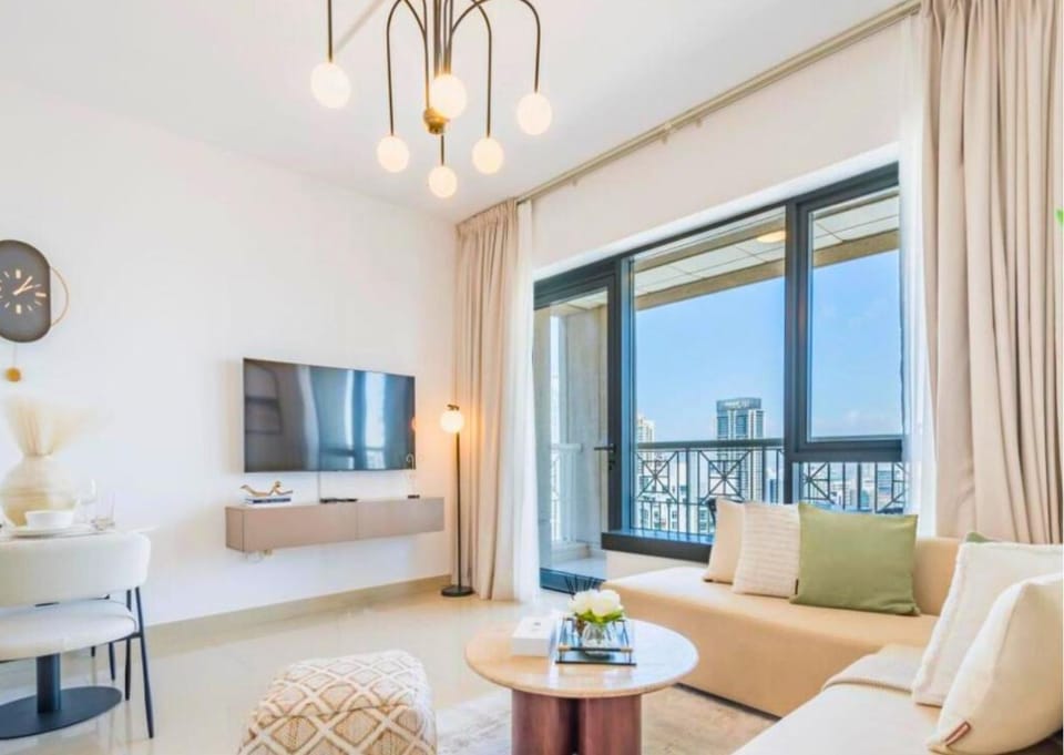 Communal lounge/ TV room, Bed, TV and multimedia, View (from property/room), Balcony/Terrace, Living room, Photo of the whole room, Seating area, Dining area, Evening entertainment, Bedroom