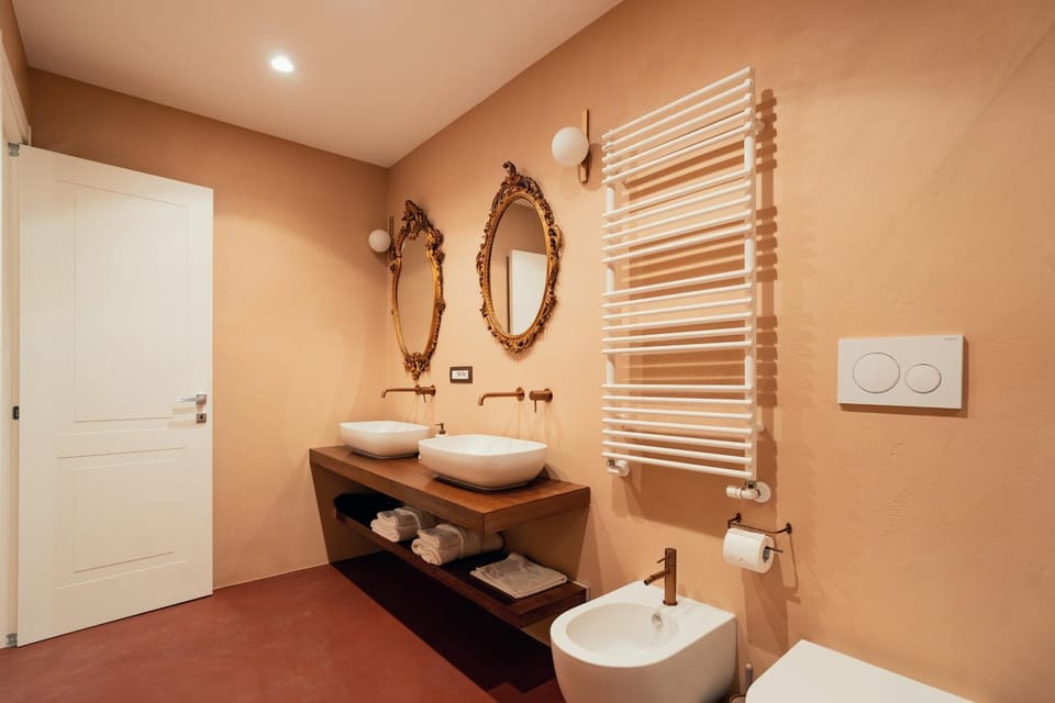 Bathroom, bidet, towels