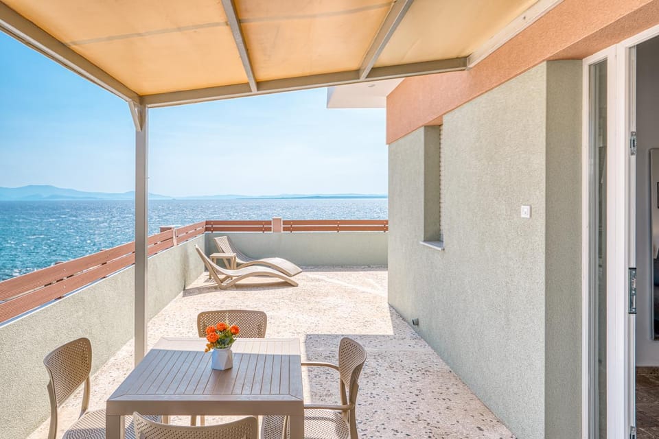 Patio, Day, Natural landscape, View (from property/room), Balcony/Terrace, Dining area, Sea view
