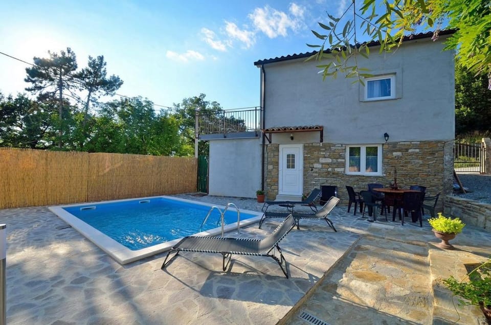 Property building, Patio, Pool view, Swimming pool, Swimming pool, sunbed