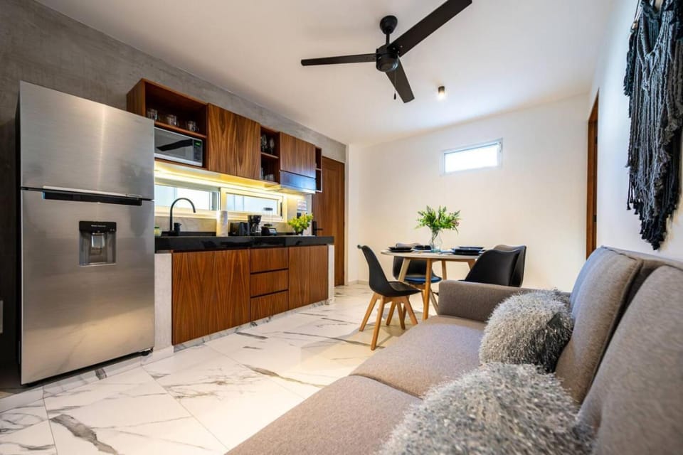 1 Bedroom Apt w Rooftop Pool Walk to Beach 5th ave House in Playa del Carmen