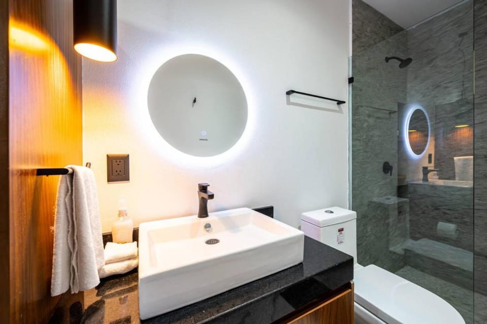 1 Bedroom Apt w Rooftop Pool Walk to Beach 5th ave House in Playa del Carmen