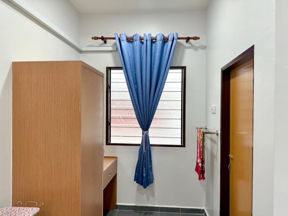 Bathroom, wardrobe