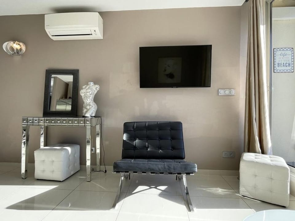 TV and multimedia, Living room, air conditioner