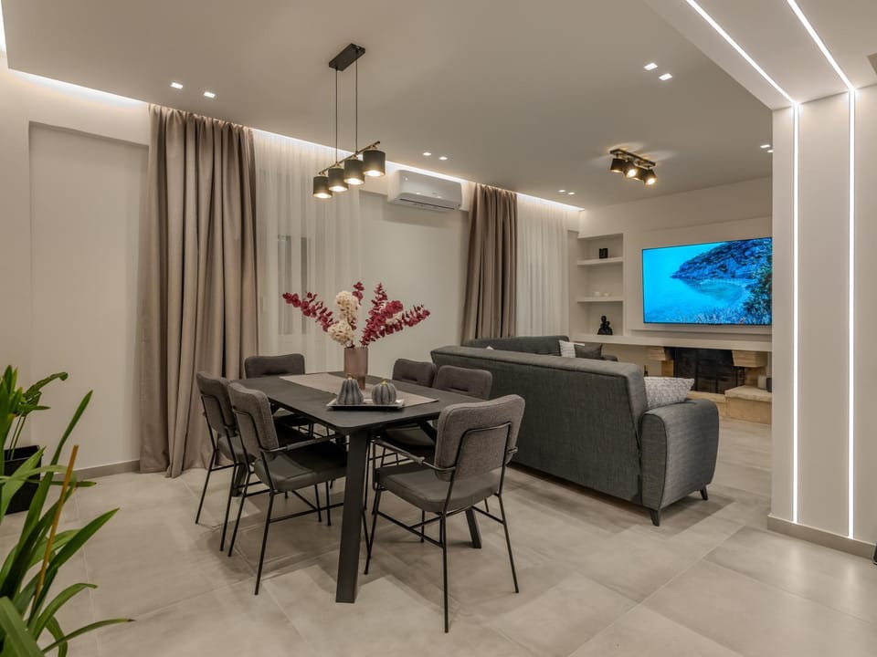 TV and multimedia, Living room, Seating area, Dining area