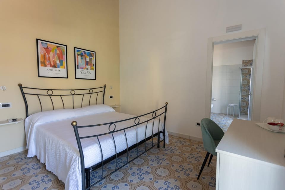 Bed, TV and multimedia, Photo of the whole room, minibar, air conditioner