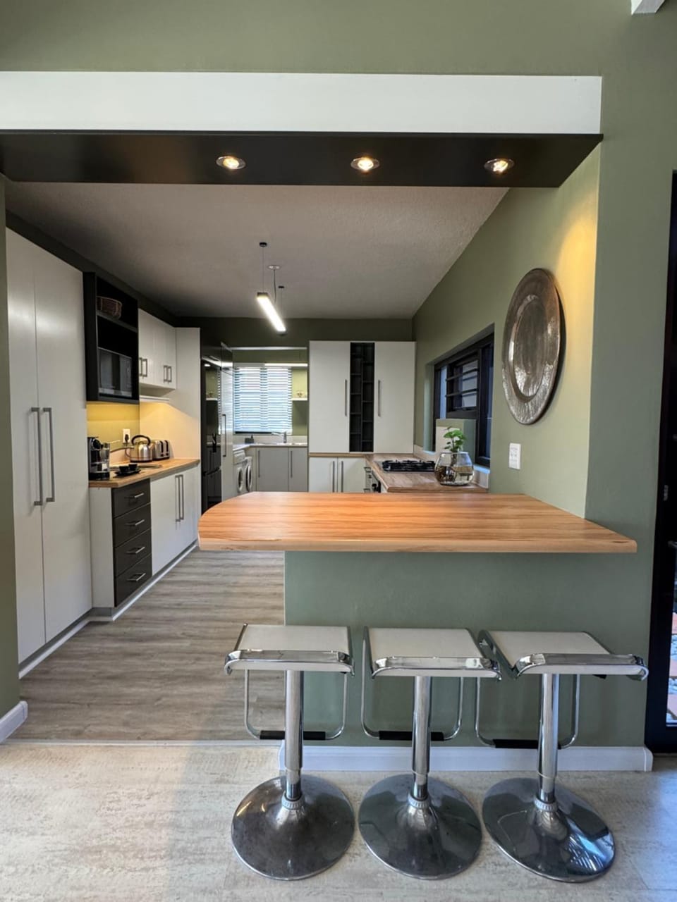 Coffee/tea facilities, Kitchen or kitchenette, Kitchen or kitchenette, Food and drinks, Communal kitchen, Food, Breakfast, Lunch, Dinner, dishwasher, oven, stove, toaster, washing machine, kitchen