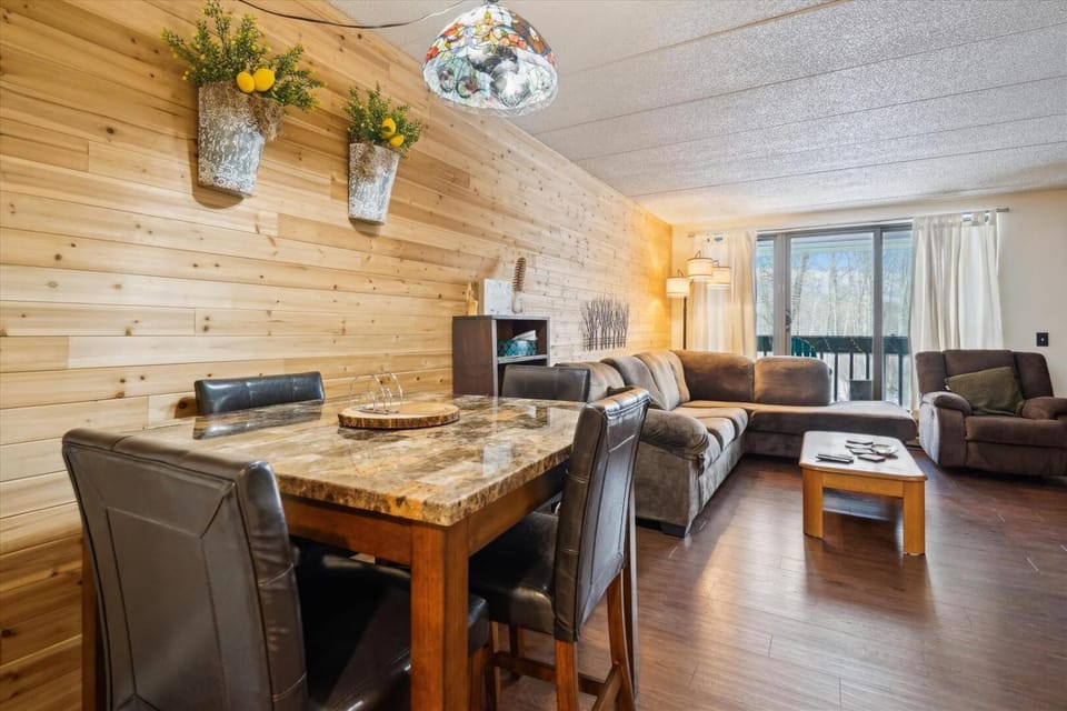 Pinnacle B14 House in Mendon