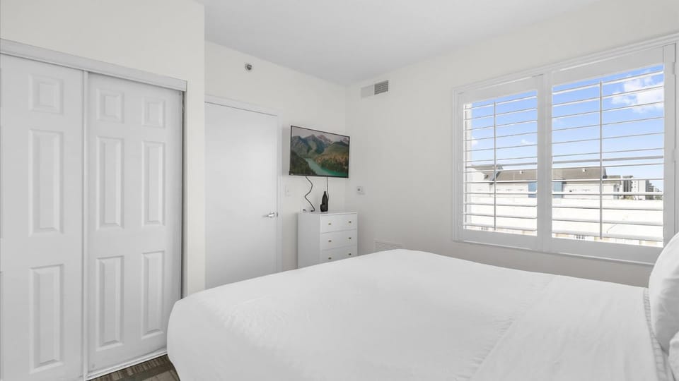 Bed, TV and multimedia, Bedroom, air conditioner