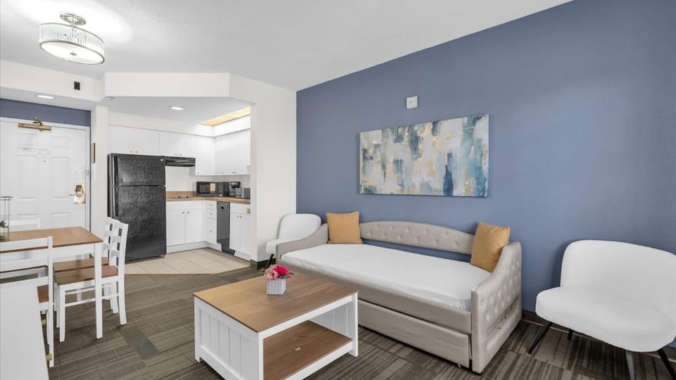 Bed, Kitchen or kitchenette, Living room, Seating area, Dining area, air conditioner