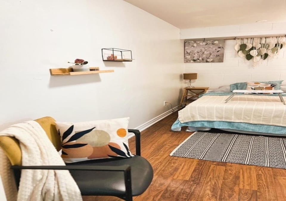 House 5 bedrooms - close to metro Apartment in Montreal