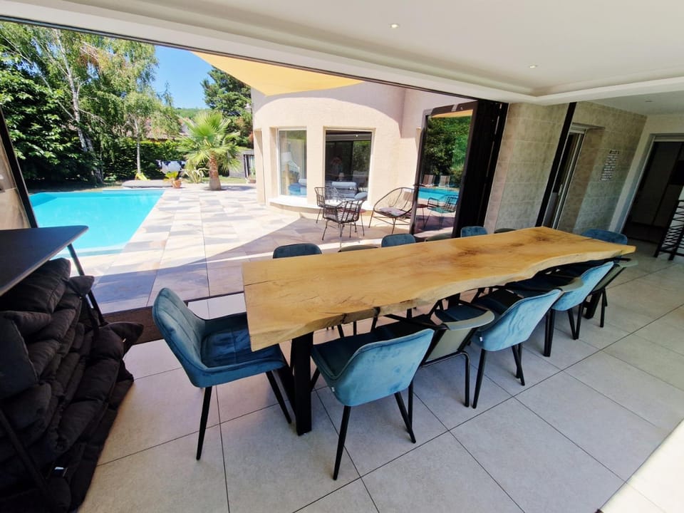 Swimming pool, Meals