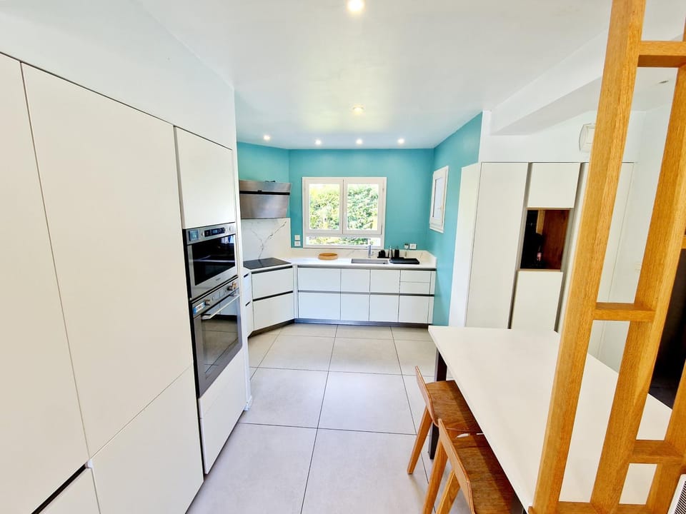 Kitchen or kitchenette, Dining area, dishwasher, oven, stove
