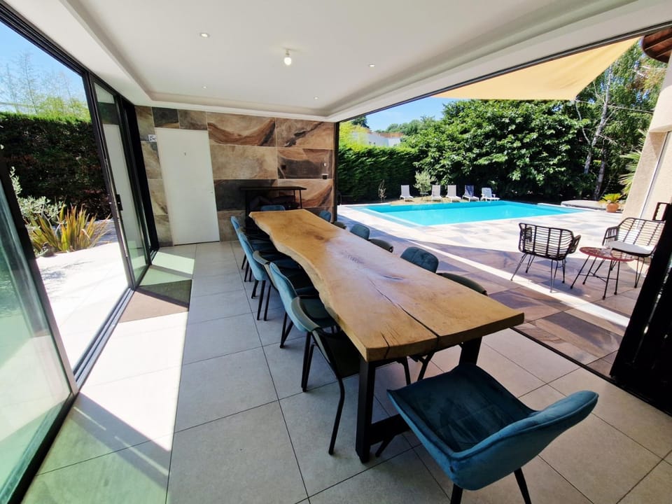 Patio, Day, Balcony/Terrace, Dining area, Pool view, Swimming pool, sunbed