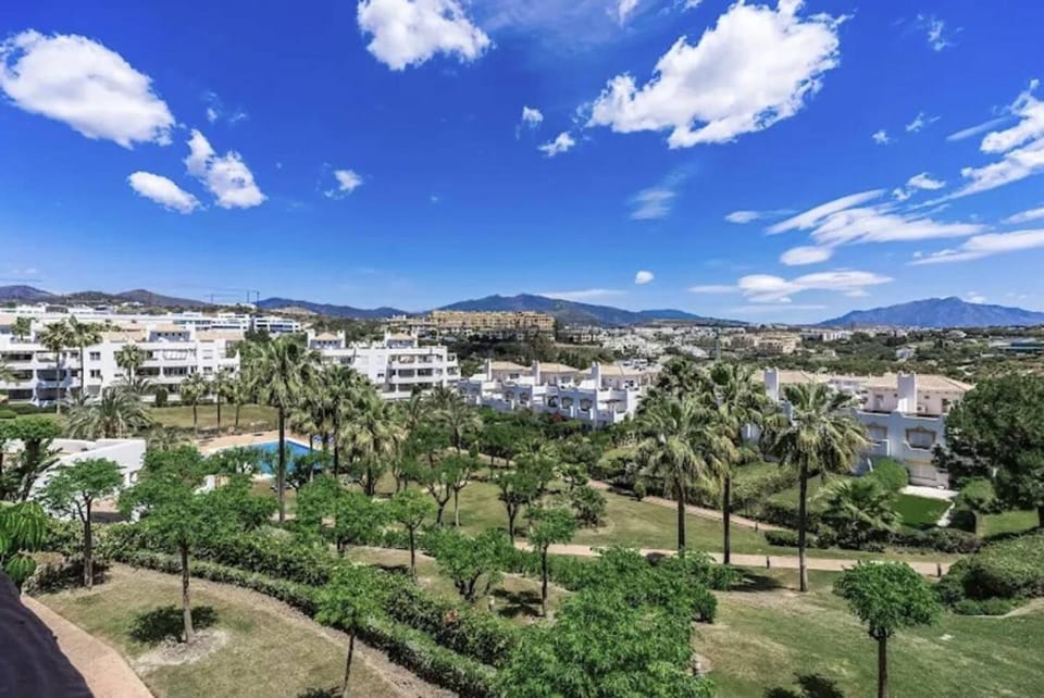 2BR apartment with pool and sea view Apartment in Costa del Sol