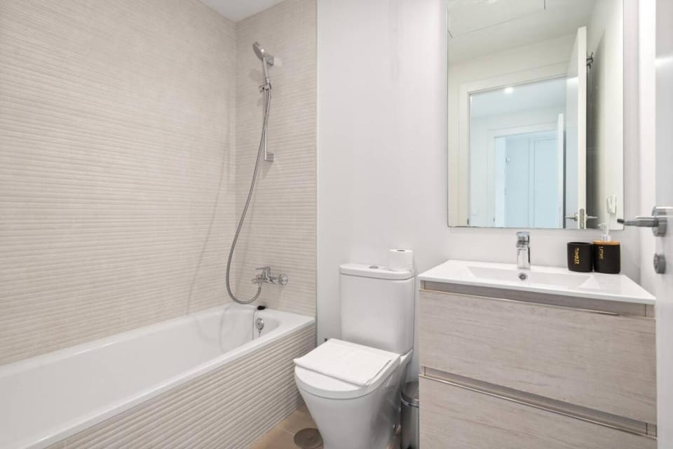 Shower, Toilet, Bathroom, Bath, towels